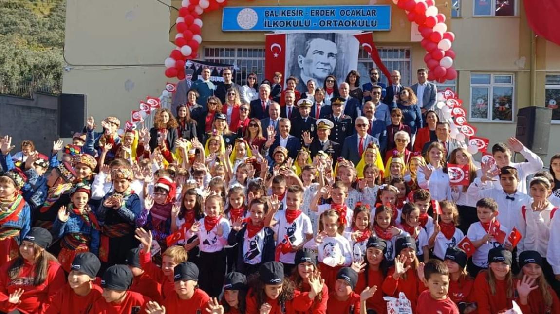 OCAKLAR İLKOKULU CUMHURİYET BAYRAMINI COŞKUYLA KUTLADI.